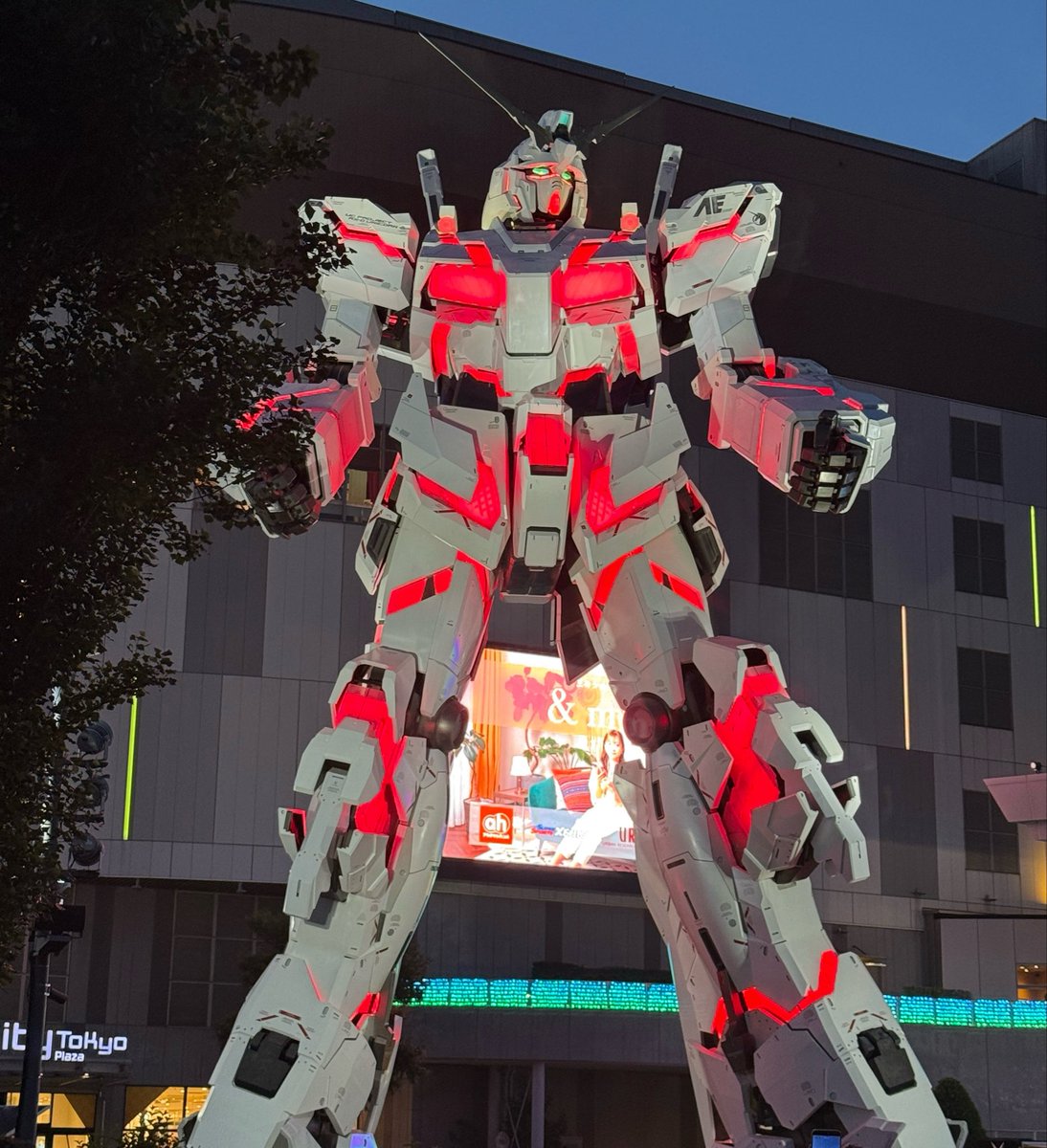 integral0503's tweet photo. 歩き疲れたけど、楽しかった！
色背景はさすがにコンプとはいかなかったけど、ミュウツーグラカイなら十分🖐️
はじめて自引きで色100背景ひけたし来て良かったです。
ゆっくりして明日東京から大阪へ出社します笑 https://t.co/Ak0S2gwU4v
