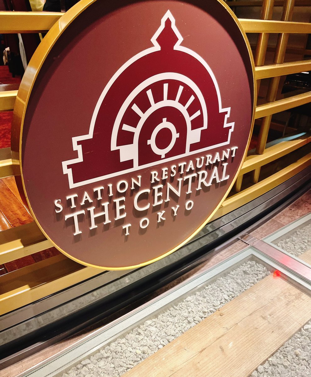 11_ko_ko's tweet photo. この週末は東京駅でお仕事でした！！
搬入から考えると3日間！
いつものみんなは本当に頼りになるなぁとしみじみ。
搬出前にはどこも並んでて時間も限られてたから、ちょっといいご飯を頂いちゃいました！！
ハヤシライスむちゃくちゃ美味しかったー！！ https://t.co/1nNk6gP83Q
