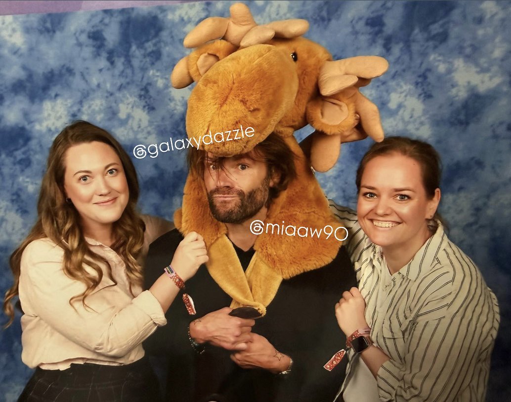 galaxydazzle's tweet photo. This weekend is one for the history books… we’re lucky beyond belief. My heart is so full I could burst. ❤️❤️❤️ Thank chuck for hometown cons. 😇 #sthlmcomiccon #SPNFamily https://t.co/zHvG9Duh3n