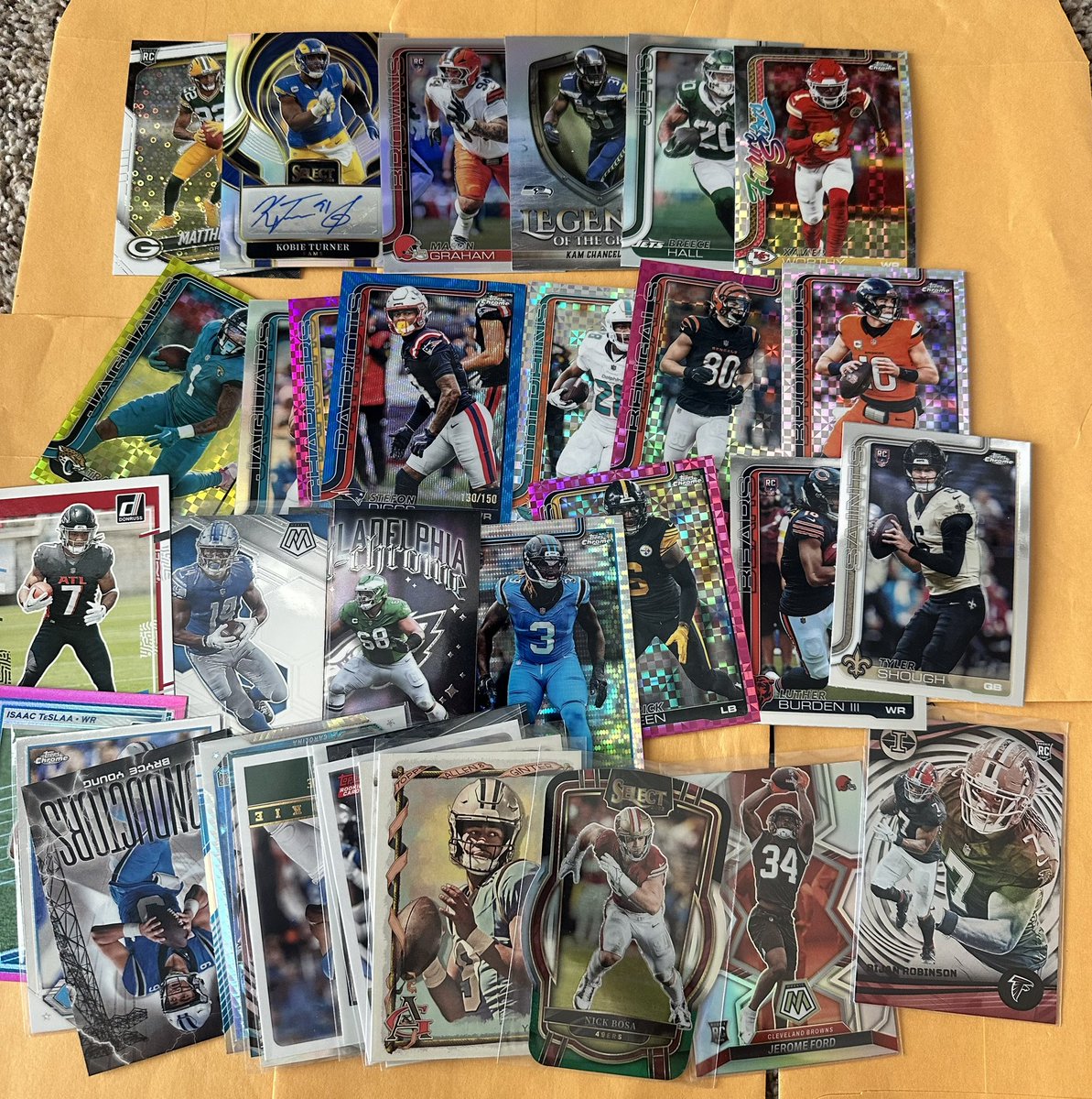 JustinRipley's tweet photo. @cardboardbst NFL lot-
400 cards priced from .50-2.00 or so
200 shipped or best offer.
More pictures on request
Will consider all offers https://t.co/SdtxftZAs9