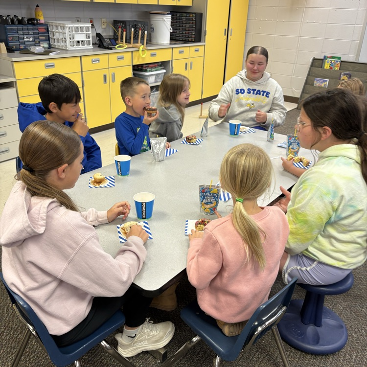 EPJSchool's tweet photo. Mrs. Neuharth's 5th grade enjoying one last hang out with Mrs. Eriksen's kindergarten reading buddies. https://t.co/bP0onp15bs