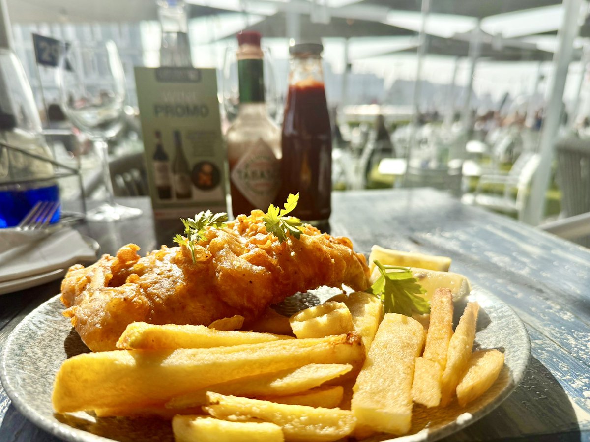WhiteLionII1's tweet photo. Monday is for fish &amp; chips 😋 https://t.co/62dvaf4RC9