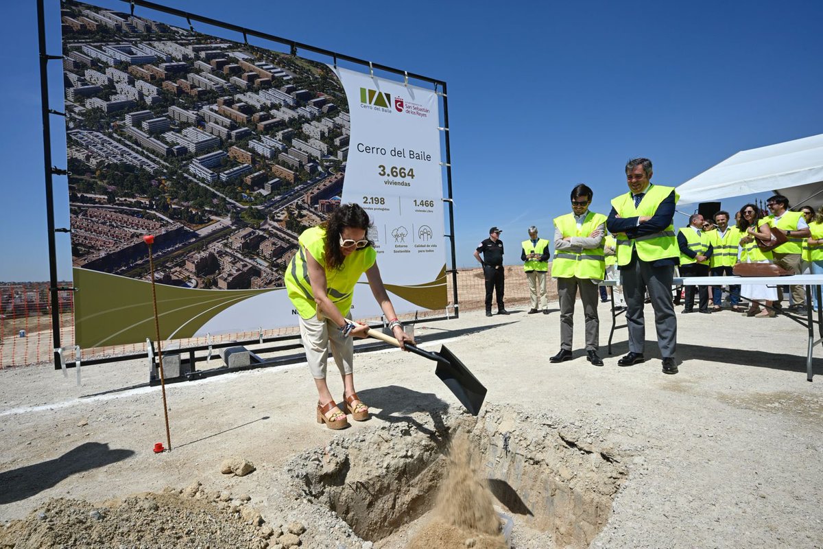 PPSanse's tweet photo. ✅ Cerro del Baile inicia una nueva etapa con el comienzo de las obras de urbanización.

San Sebastián de los Reyes ha dado hoy un paso decisivo en uno de los proyectos urbanísticos más relevantes de su historia reciente.

📲 https://t.co/jBmKwHJLG6 https://t.co/igR52vTovI