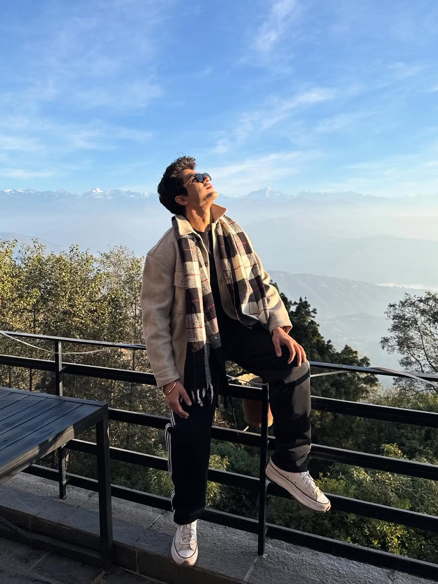 devishahuja2801's tweet photo. The mountains are calling me and I must go 🏔️❤️ https://t.co/48w2lFntlV