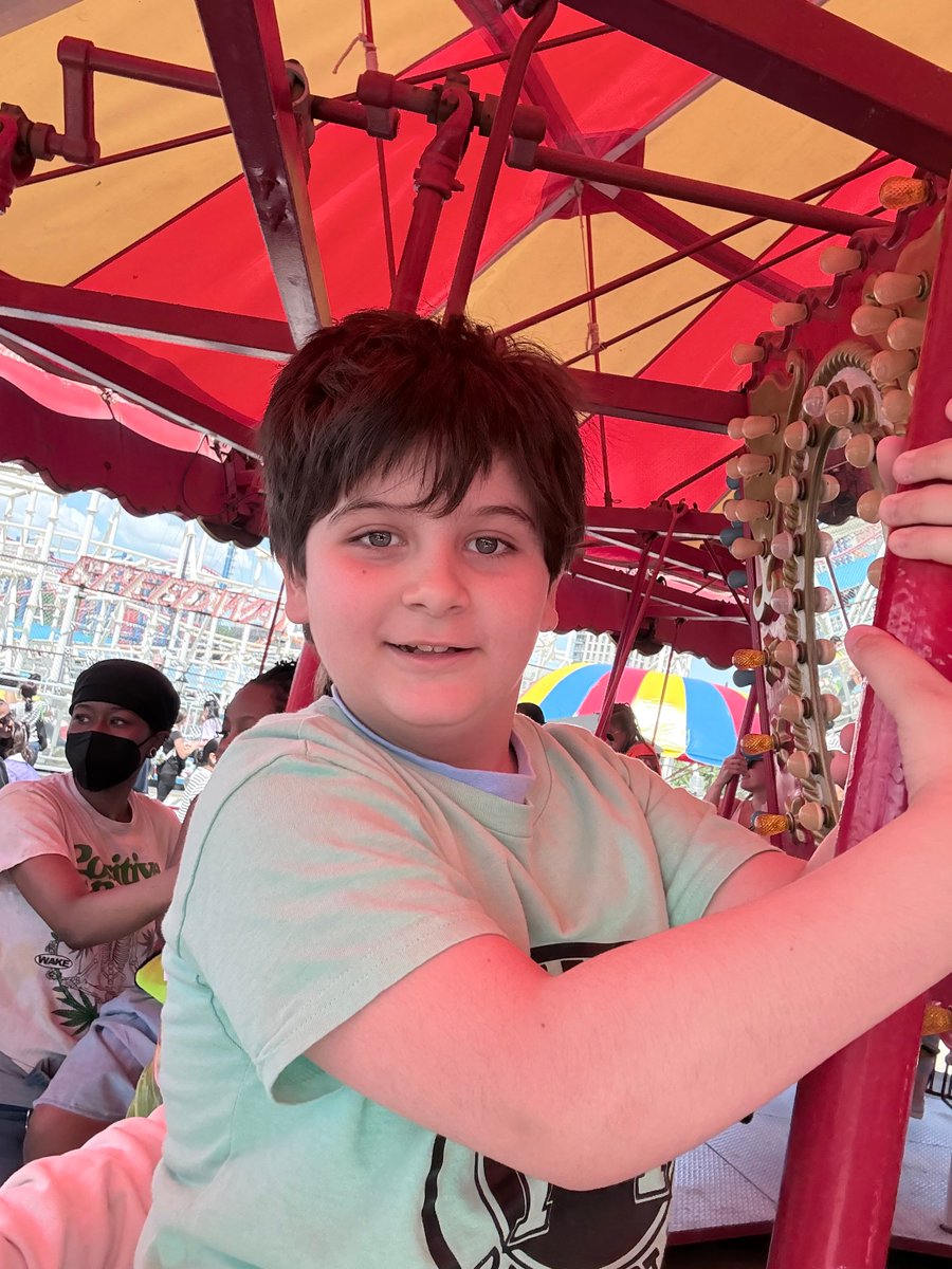 p4_queens's tweet photo. P4Q@213 students had a great time at Deno's Wonder Wheel! #p4qstrong @D75Office https://t.co/510Z4fYIu3