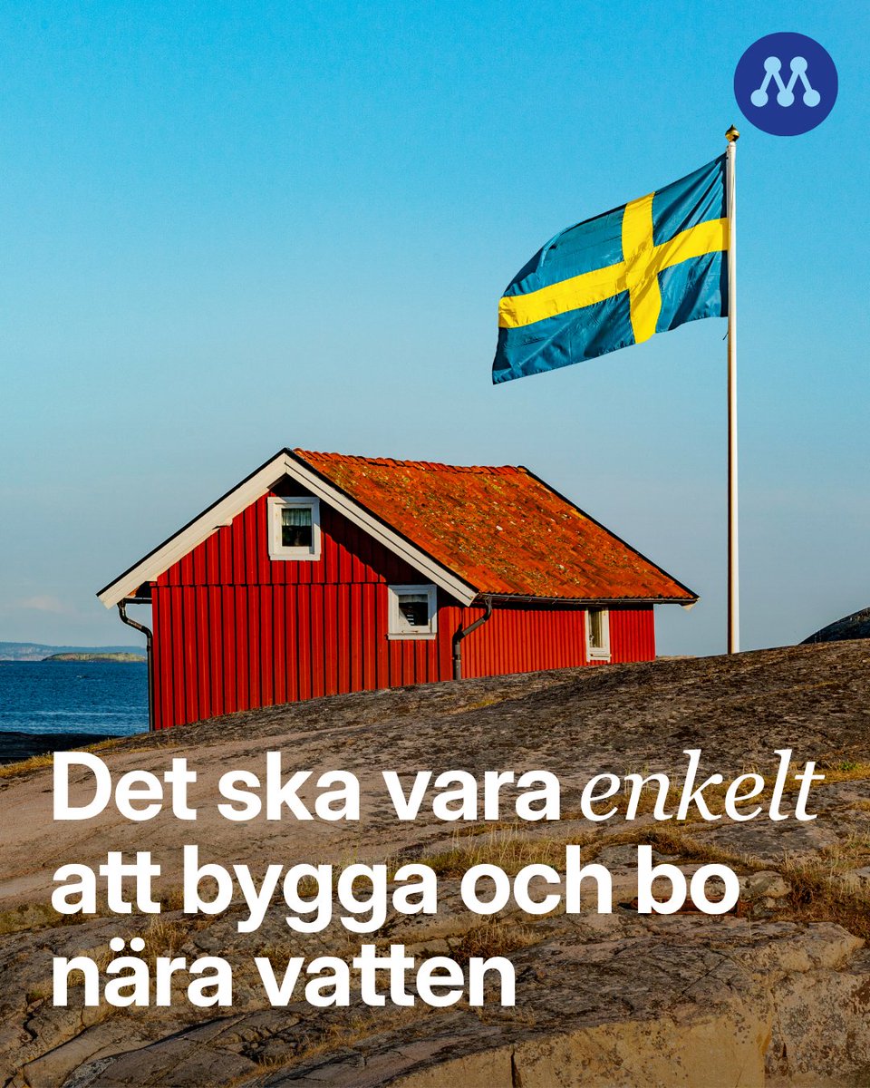 moderaterna's tweet photo. Vi vill ersätta strandskyddet!

Idag innebär strandskyddet att du inte får bygga hus eller verksamheter inom 100 meter från vattnet. Det gäller vid i princip varje sjö, å och kust i hela landet. Undantag godkänns nästan aldrig, oavsett om du bor i en storstad eller på landsbygden där närmaste granne bor mil bort.

Barnfamiljen som vill flytta närmre vattnet får alltså nej. Den hårt arbetande småföretagaren som driver camping och vill bygga ut för fler gäster får nej. Och grannen som bara vill säkra upp den gamla skadade bryggan får också nej. Det är orimligt.

Vi moderater vill ersätta dagens orättvisa strandskydd med ett system som ger mer frihet till dig som vill bygga nära vatten.

Kommunerna, som känner sitt område bäst, ska kunna bestämma vad som skyddas lokalt. På så sätt värnar vi det som är skyddsvärt – men också ansvarstagande medborgares frihet, äganderätt och möjlighet att bo nära vatten.