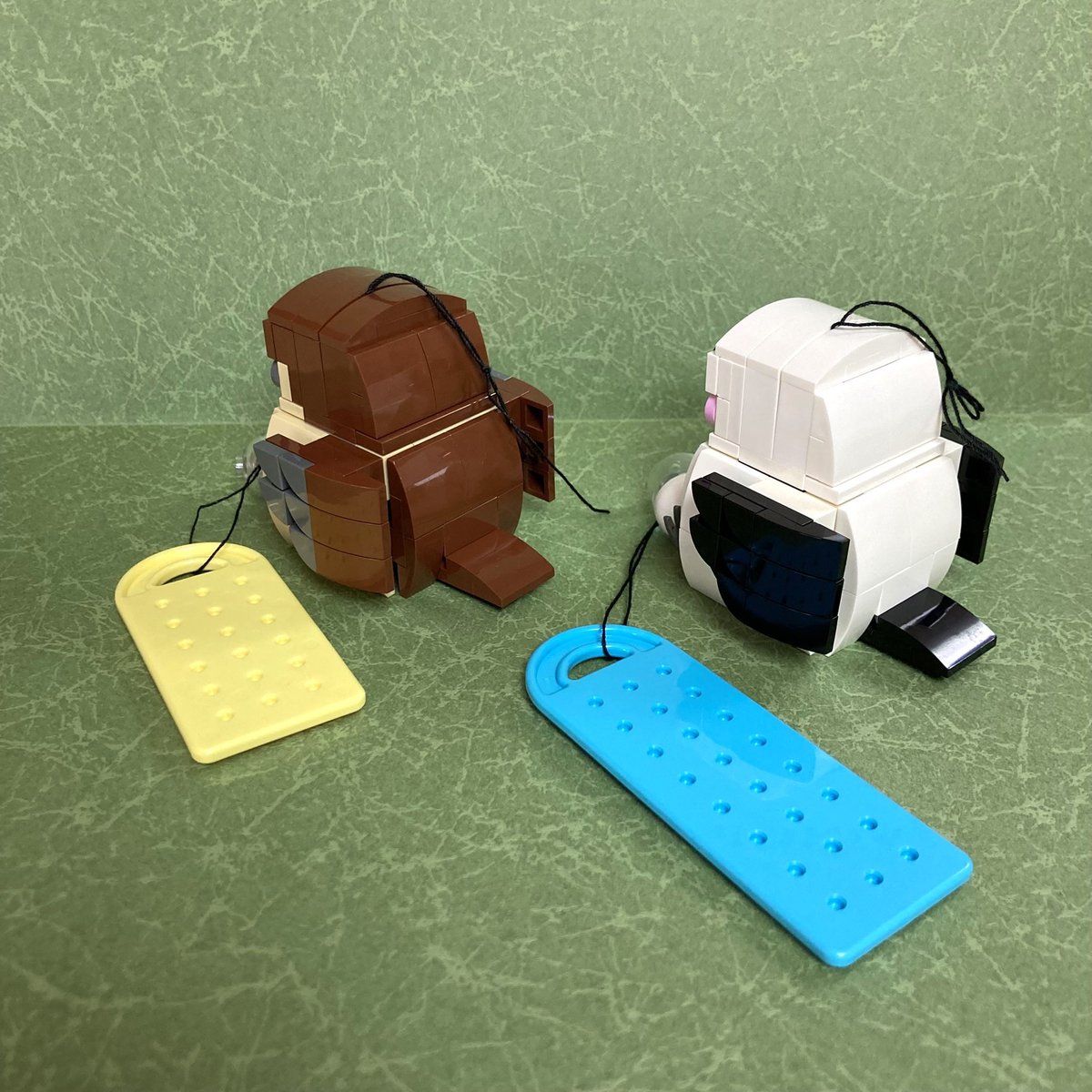 kawaiicontest's tweet photo. 19_ことりのふうりん
スズメとシマエナガをモチーフにした風鈴です。ドングリ型のカプセルが揺れてカタカタと音を鳴らします。短冊は好きな模様にアレンジできます。 https://t.co/Uh6nleUkL7