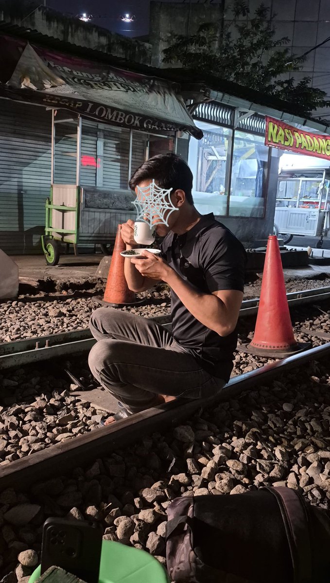 solowae1's tweet photo. memang benar ya cowok klo lagi minum itu kliatan kasihan?!
#kopibutter
#coffeetime
#janganlupangopi☕ https://t.co/Sjyrg1A1Ww