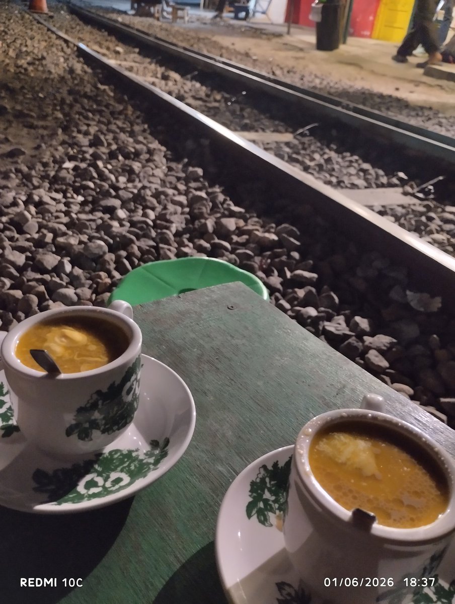 solowae1's tweet photo. memang benar ya cowok klo lagi minum itu kliatan kasihan?!
#kopibutter
#coffeetime
#janganlupangopi☕ https://t.co/Sjyrg1A1Ww