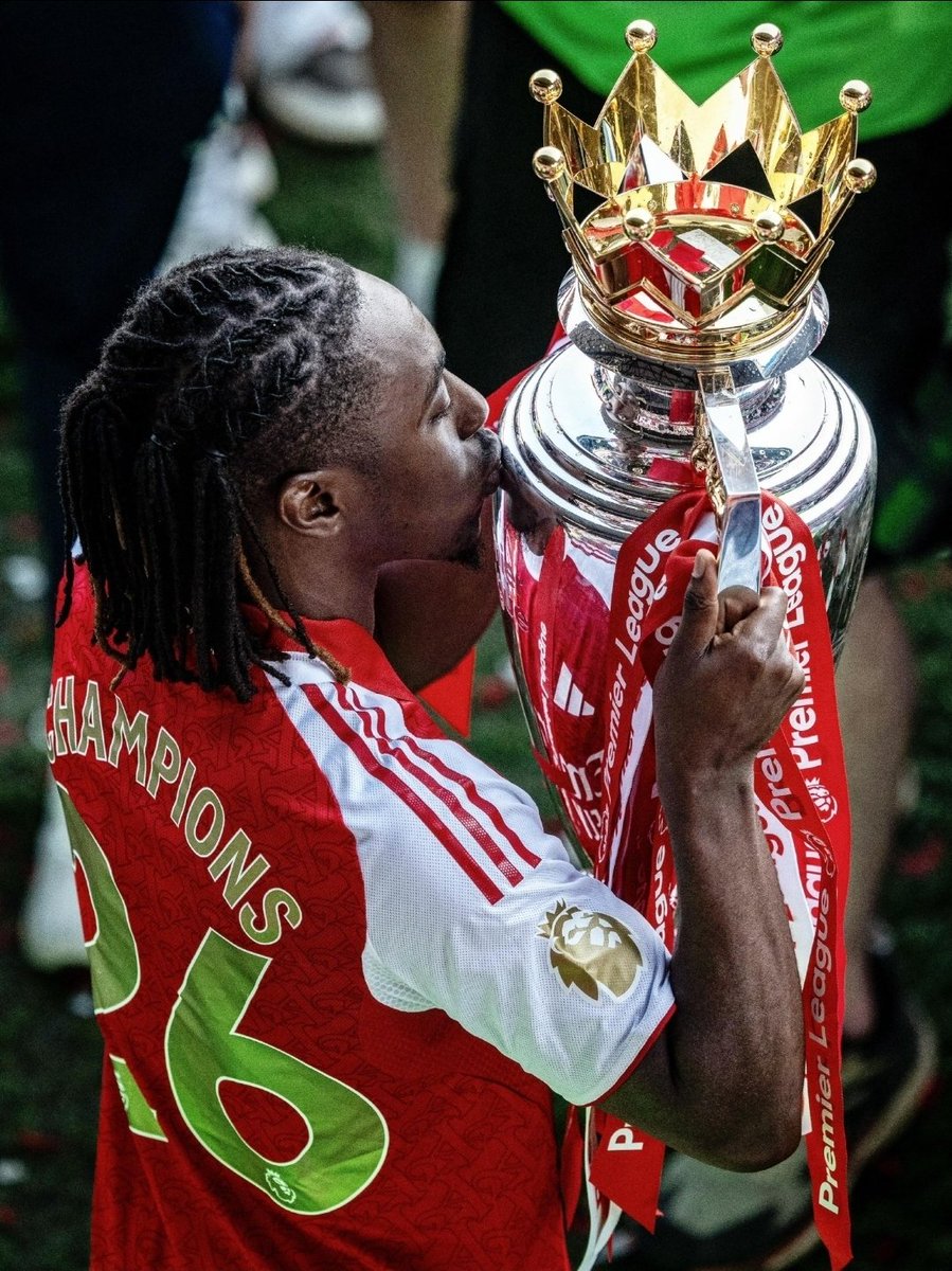 AntOfArsenal's tweet photo. @richardajkeys What a weird take. 

Eze just won the title with his boyhood club, he is probably one of the best people to ask about joining The Arsenal https://t.co/yqxi0LY5l5