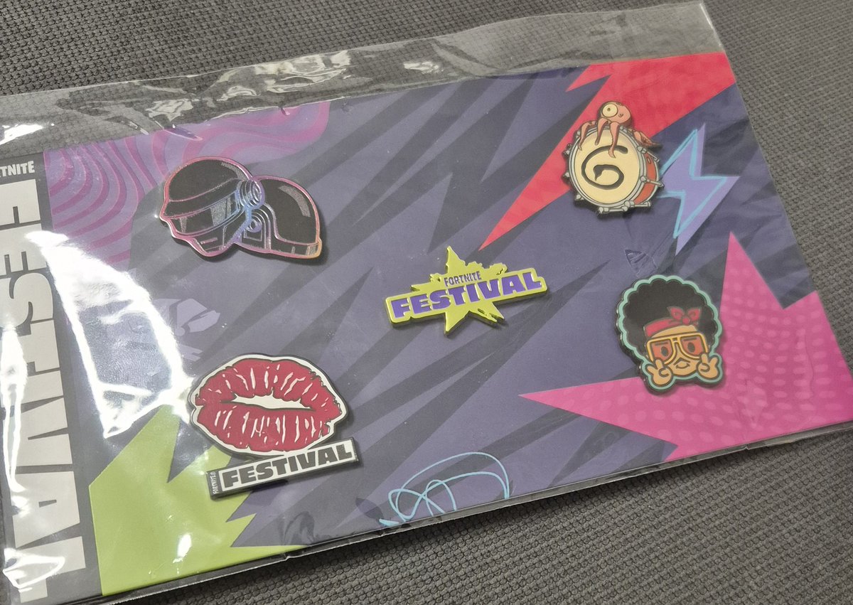 Edvard6_'s tweet photo. @brinabusywoman The developers who worked on her fortnite festival season got a commemorative SnS pin last november, managed to get one off ebay https://t.co/MxZOuPF0Rs