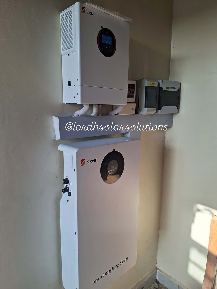 Lordhsolar's tweet photo. Lord H Solar Premium Lithium Setup

Power your home. Ditch the grid.

5kva Hybrid Inverter • 5kwh Lithium Battery • 6× 600W Panels

Run your fridge, TV, fans, lights, gaming console — 24/7.

Heavy appliances only during day time (Sun-Peak hrs)

Even your washing machine during the day.

No more fuel runs. No more blackouts. No more crazy bills.

✅ Warranties up to 10 years | Install once, enjoy for decades

₦3,470,000 (valued at ₦3.8+)

📞 07064622841 | DM for a free consultation