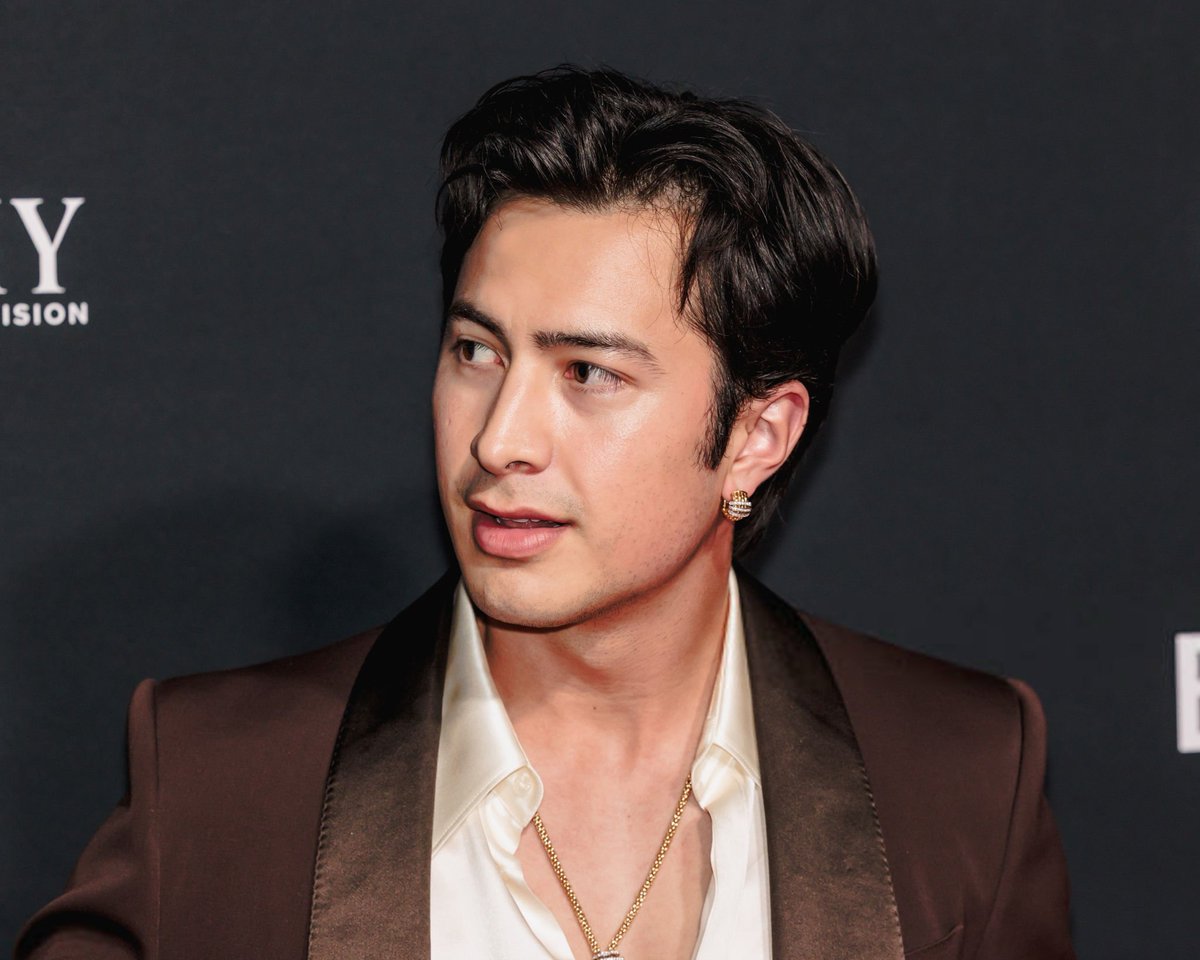 hudsonwonline's tweet photo. Not a single pore in sight 🫧 Hudson Williams walking the 2026 Canadian Screen Awards red carpet https://t.co/XGU1xmhUwR