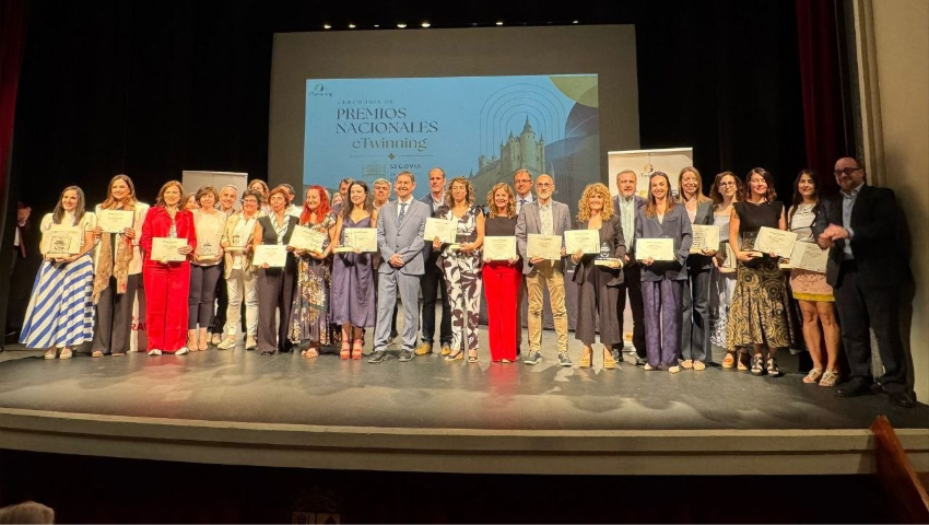 educacion_na's tweet photo. @sepiegob
@eTwinning_es
#erasmusplus
Docentes del CPEIP Monte San Julián de Tudela recogen en Segovia un premio nacional eTwinning 2026 
https://t.co/oZ00I4xENd 
Monte San Julian HLHIPko irakasleek eTwinning 2026 sari nazionala jaso dute Segovian https://t.co/YXlYS6TtPw