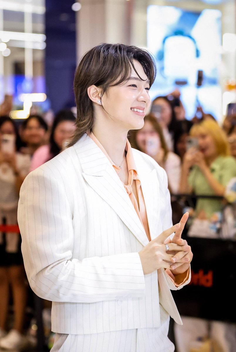 centralwOrld's tweet photo. งานผิว MERCI จึ้งมากกกก ��🤏🏻

MERCI NUNEW GENTLE FORMULA
#MerciLabProvenxNuNew 
#Merciนุนิวพิสูจน์เเล้วว่าอ่อนโยน 
#MercixNuNew
#centralwOrld https://t.co/glEnEsUsdt