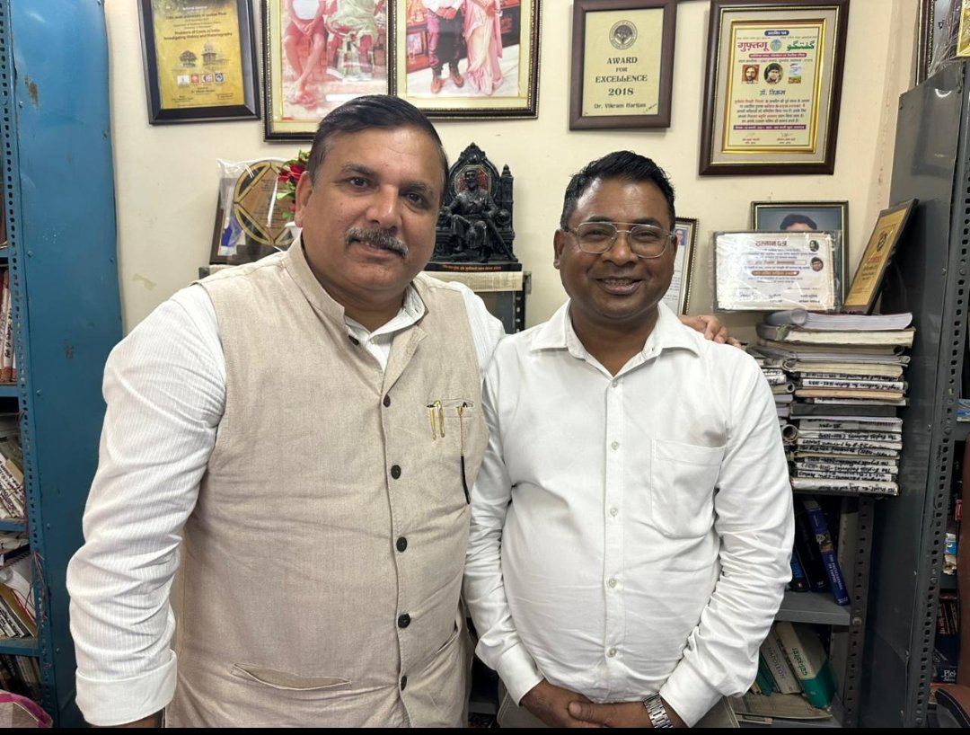 ProfvikramAU's tweet photo. आज आम आदमी पार्टी के सांसद श्री संजय सिंह जी से मुलाकात हुई और सामाजिक न्याय के मुद्दों पर चर्चा हुई. https://t.co/Rf2A8hGBLk