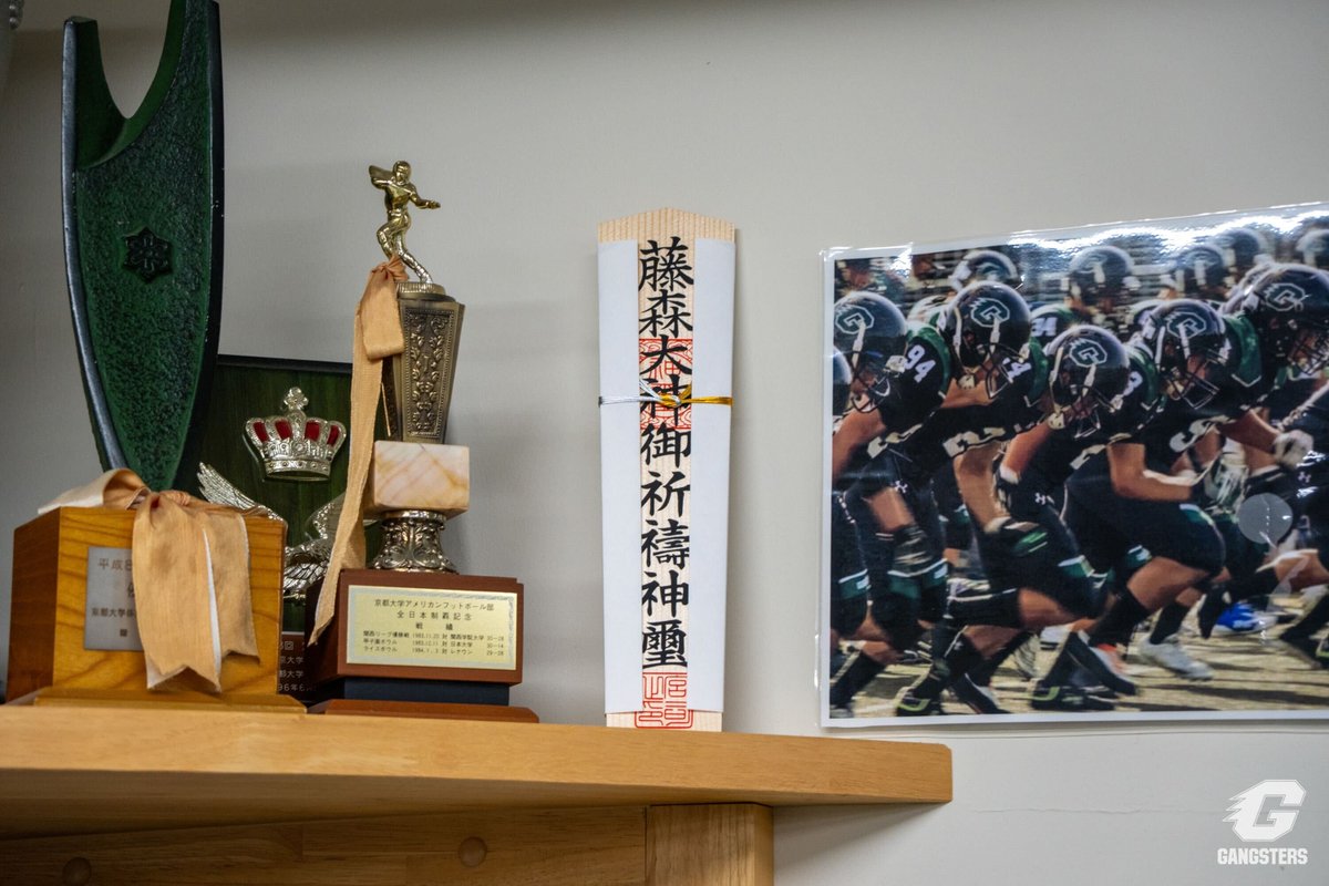KyotoU_Football's tweet photo. 【藤森神社にて勝運祈願を行いました】
先日、弊部OBであり「京ごふく宮下」を営まれる宮下様とともに、勝運の神として名高い藤森神社へ参拝し、チームの必勝祈願を行いました。

#GANGSTERS #football #京都大学 #アメフト #Happi https://t.co/kxYhmbKtxR