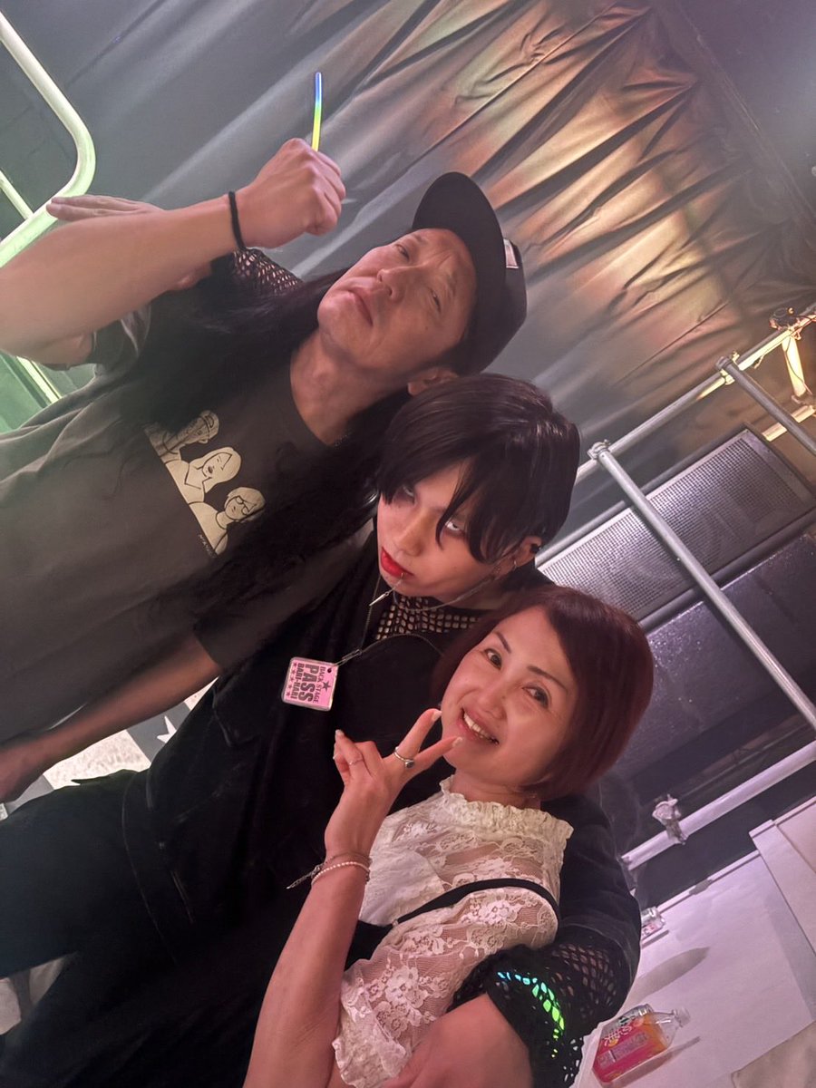 NYANKOS4649's tweet photo. 5/31(日)滋賀バリハリ
NYANKOSライブ🌟
【🐰写真①🐰】

再会し、また聴いてくれた方々
初めて聴いてくれた方々
中には、徳島から来てくれた方々までいて
ほんまごっつい嬉しかったです！！
ありがとうございました😊🌈
スタッフの方々もありがとうございました🌷 https://t.co/MZ87Dh8Mqd