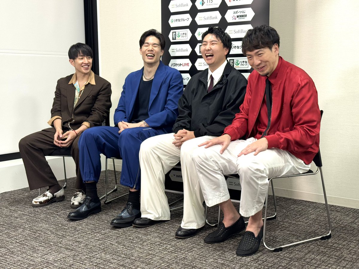levangakousiki's tweet photo. 放送日は未定ですが、比江島慎選手、齋藤拓実選手、馬場雄大選手と富永啓生選手の4人での座談会も行われ、こちらの4人も大変楽しそうでした���で、楽しそうな4人の様子が伝わるといいなと思い、そっとご紹介です😆😆😆😆✨

#Bリーグアワード #レバンガ北海道 @Going_SN https://t.co/1laPws5U46