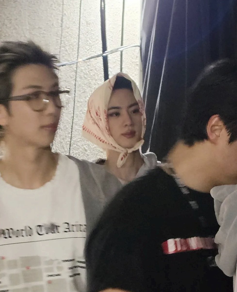 RJ__archive's tweet photo. 둘 다 게시물 올릴 때마다 커플샷 하나씩 끼워넣는거 너무 왕받는다...... 왜이리 꽁냥거리냐고 🤭 https://t.co/4DINMSQTi9