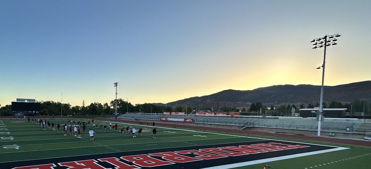 Coachrhud's tweet photo. RED DAWN     #DirtyBirds https://t.co/el76mEWehc