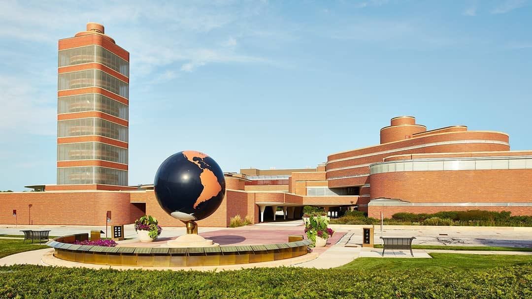 luusssso's tweet photo. The Johnson Wax Headquarters in Racine, Wisconsin by architect Frank Lloyd Wright

Imagine the tech industry building with this optimistic design again https://t.co/vse59pcCRb