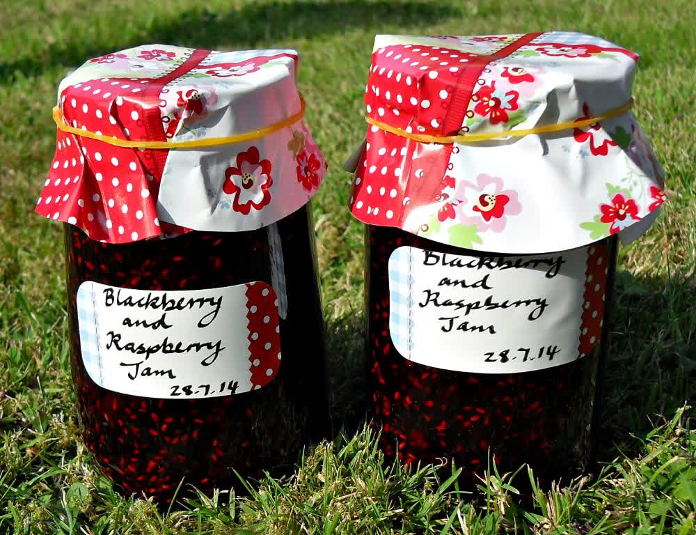 FabFood4All's tweet photo. Savor the taste of summer all year round with my Blackberry and Raspberry Jam using fresh or frozen berries! Perfect for gifts or a personal treat. https://t.co/EdC8wlwSQT  #JamMaking #Blackberry #Raspberry #JamSeason https://t.co/M4smWcM2bh