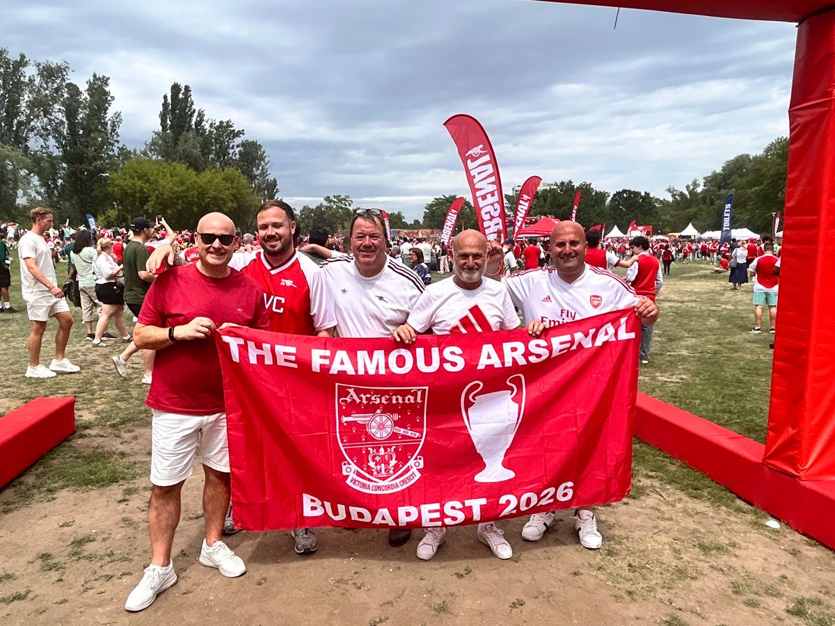 clockendmike's tweet photo. Home from an amazing trip @jayskeggs @Dave_tg04 @billyboyafc14 @JoeosmanAFC 
What a season, great memories @Arsenal ❤️🤍 https://t.co/9ydulU23s4
