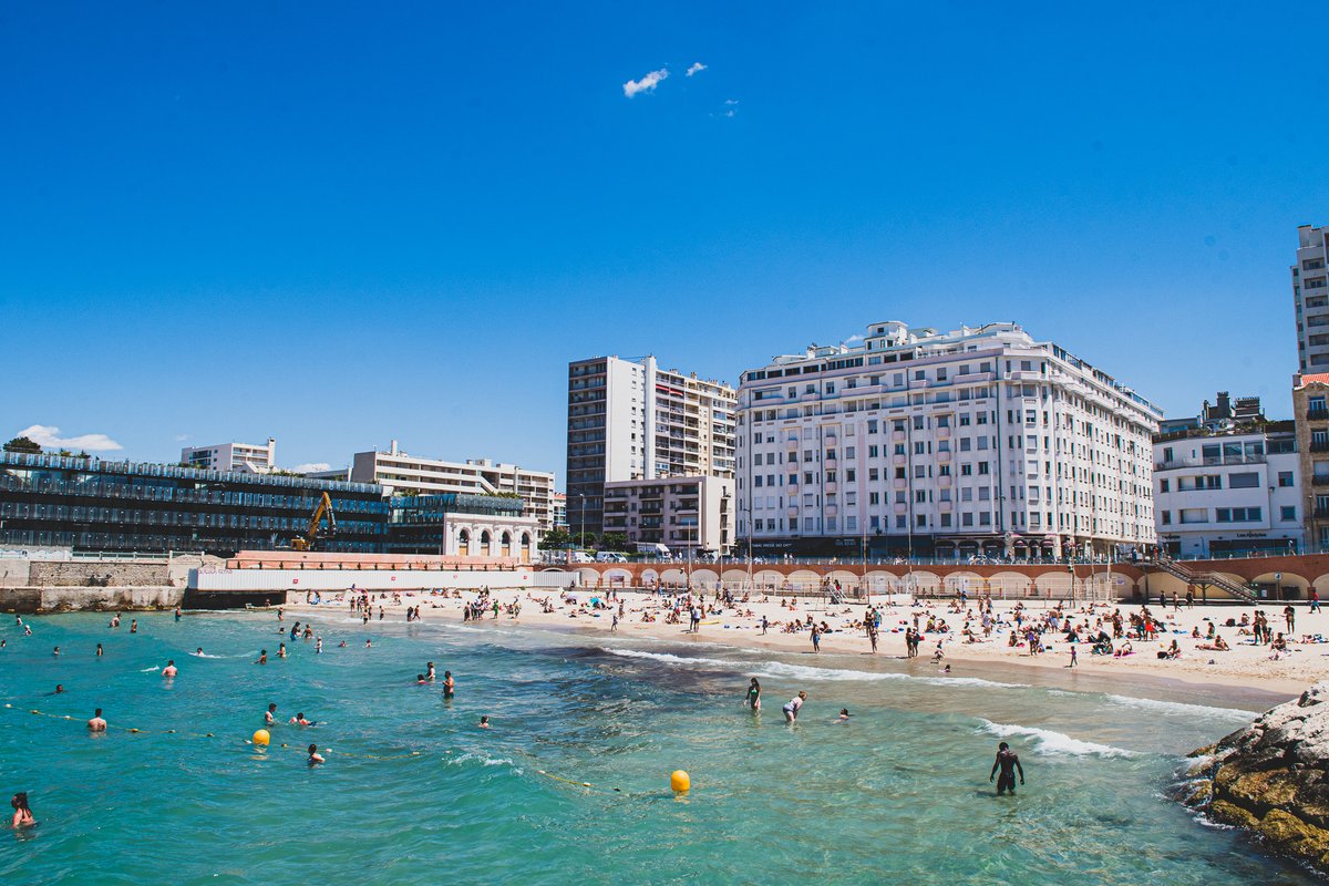 marseille's tweet photo. ⛱️ Dans le cadre de la saison balnéaire, la plage des Catalans est ouverte en nocturne afin de permettre aux Marseillais de profiter de la plage en soirée tout l’été.

📅 Elle est ouverte de 7h à 23h, du lundi au dimanche. https://t.co/J11bARJOau