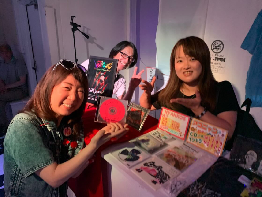 NYANKOS4649's tweet photo. 【😺写真②😺】

メタルDAYでした🔧
全バンドかっこよくって！！❤️
アイドルの時には、ペンライトも振りまくり🕺

前日まで、吐きまくっとった私も
調子悪げなドラムも
うそかのように、その時、元気になったp(^_^)q☀️ https://t.co/SXBvSBRpsx