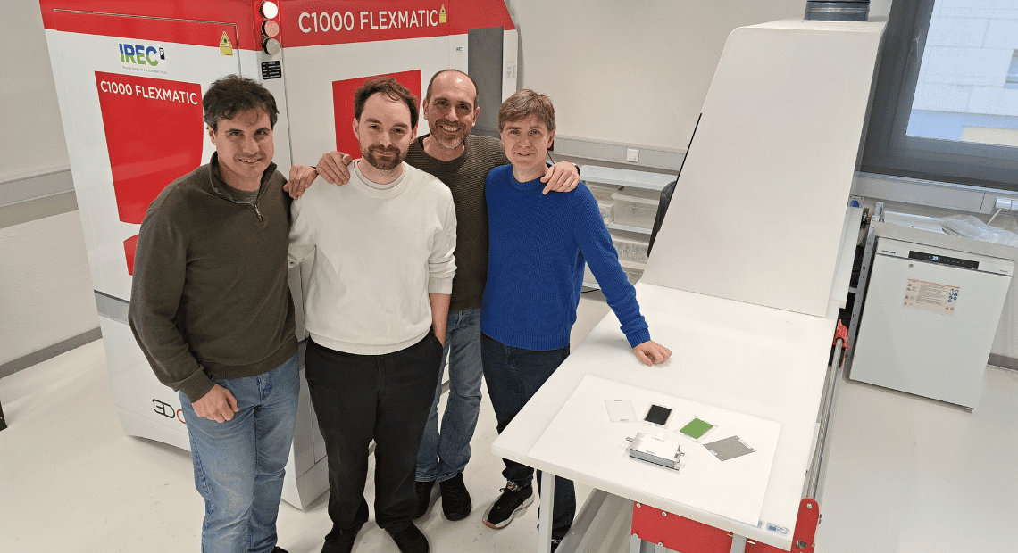 IREC_Energia's tweet photo. 🚀 𝐈𝐑𝐄𝐂 𝐚𝐯𝐚𝐧ç𝐚 𝐞𝐧 𝐞𝐥 𝐝𝐞𝐬𝐞𝐧𝐯𝐨𝐥𝐮𝐩𝐚𝐦𝐞𝐧𝐭 𝐝𝐞 𝐩𝐢𝐥𝐞𝐬 𝐝𝐞 𝐜𝐨𝐦𝐛𝐮𝐬𝐭𝐢𝐛𝐥𝐞 𝐢𝐦𝐩𝐫𝐞𝐬𝐞𝐬 𝐞𝐧 𝟑𝐃 𝐩𝐞𝐫 𝐚𝐥 𝐭𝐫𝐚𝐧𝐬𝐩𝐨𝐫𝐭 𝐩𝐞𝐬𝐚𝐧𝐭 amb #DHyNAMO i #SHYP
🔹prototip de 20 cel·les validat
🔹creació Oxhyd i Merce Lab

#IRECprojects https://t.co/RklDuVrGkr