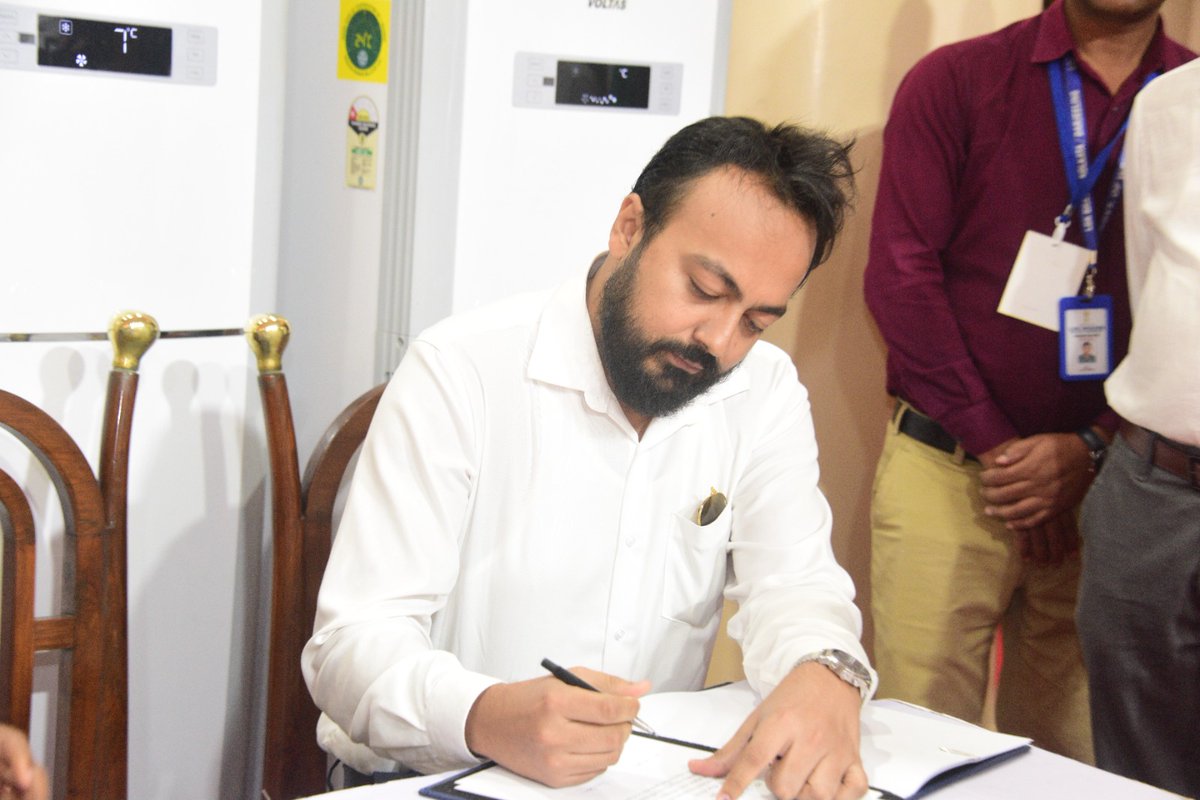IndranilKhan's tweet photo. Thankful to @BJP4India national and state leadership for entrusting upon me the responsibility of a Minister of State with Independent Charge to serve the people of West Bengal under the dynamic leadership of Hon'ble Chief Minister Shri Suvendu Adhikari dada. 🙏🏻 https://t.co/vH5XE87sI0