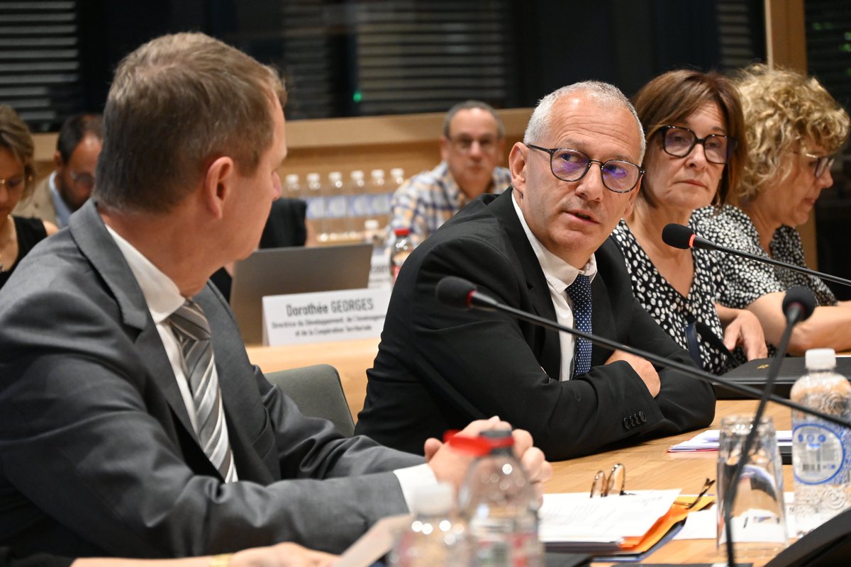 Prefet70's tweet photo. 📕[1] #Rase2025 | Le 29 mai 2026, sur l'invitation de Laurent Seguin, président du conseil départemental, Serge Jacob, préfet de la Haute-Saône, a présenté le rapport d’activité des services de l'État (RASE) 2025, devant les élus départementaux et les chefs de service de l’État. https://t.co/QL6LoQ2AI8