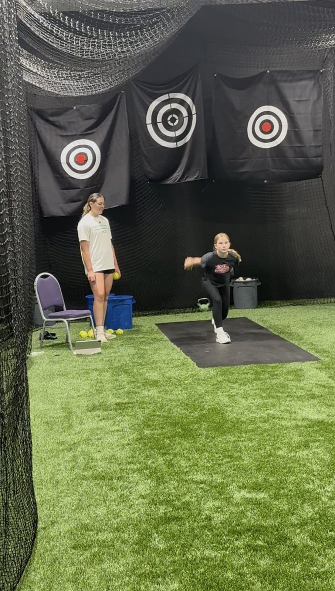 becker_bsbl's tweet photo. This past month, we were honored to have Tegan Livesay teaching in the barn.

We are incredibly grateful for her passion, energy, and dedication to passing on her pitching knowledge to the youth in our area. 

@Teganlivesay1 https://t.co/IIoQuKhUvZ