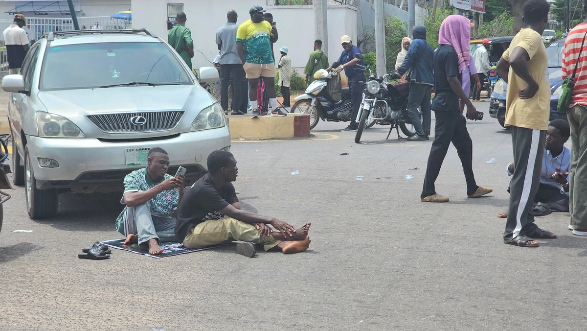 insideoyo's tweet photo. Protest Rocks Ibadan Over Abduction of Students, Teachers in Oriire LGA https://t.co/QEPJuUs2RK