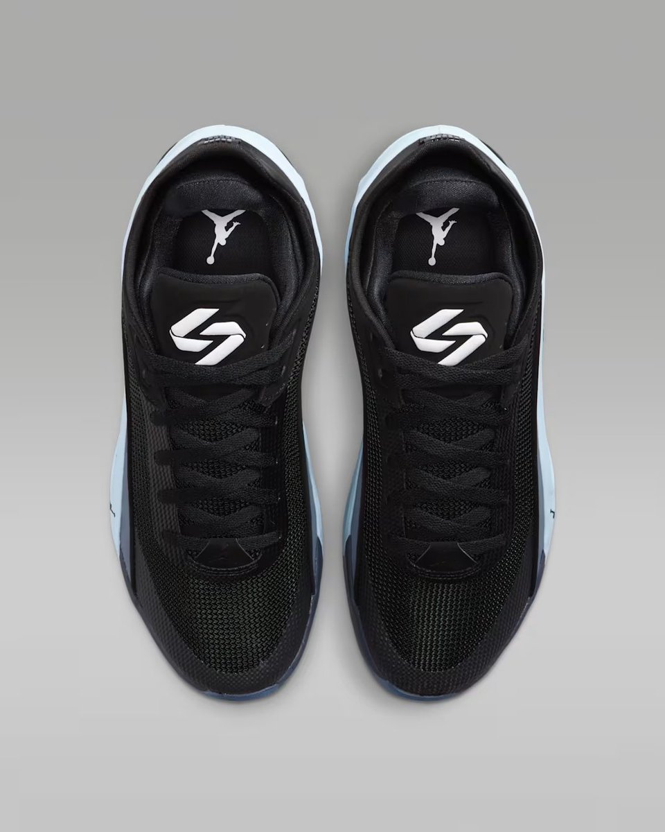nicekicks's tweet photo. Jordan Luka 5 "Slovenian Glow" is releasing at 10am ET 🤩

SHOP HERE 📲
Nike - https://t.co/GkU3q4VIDu
DSG - https://t.co/2tzVEFt2HC https://t.co/z3fy40FjpP