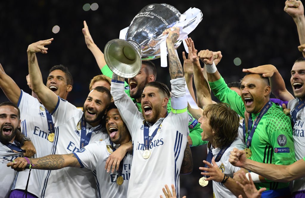 clinteastwoodX2's tweet photo. ¡PROHIBIDO OLVIDAR!
El Real Madrid sigue siendo el único equipo en la historia en ganar la Champions League TRES (3) VECES SEGUIDAS. 

Seguimos siendo los reyes de Europa. 👑🌟🌟🌟⚪ https://t.co/6w7Wtrs3UL