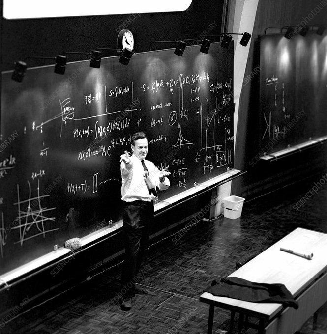 Rainmaker1973's tweet photo. Richard Feynman's Lectures on Physics are timeless: their main strength is in demonstrating how to reason about physics. 

You may not know that all the lectures are completely online:

Vol 1: https://t.co/yDpyRViG61
Vol 2: https://t.co/oEctaDhy2X
Vol 3: https://t.co/eXS03nu9fE https://t.co/KZB7E64ypz