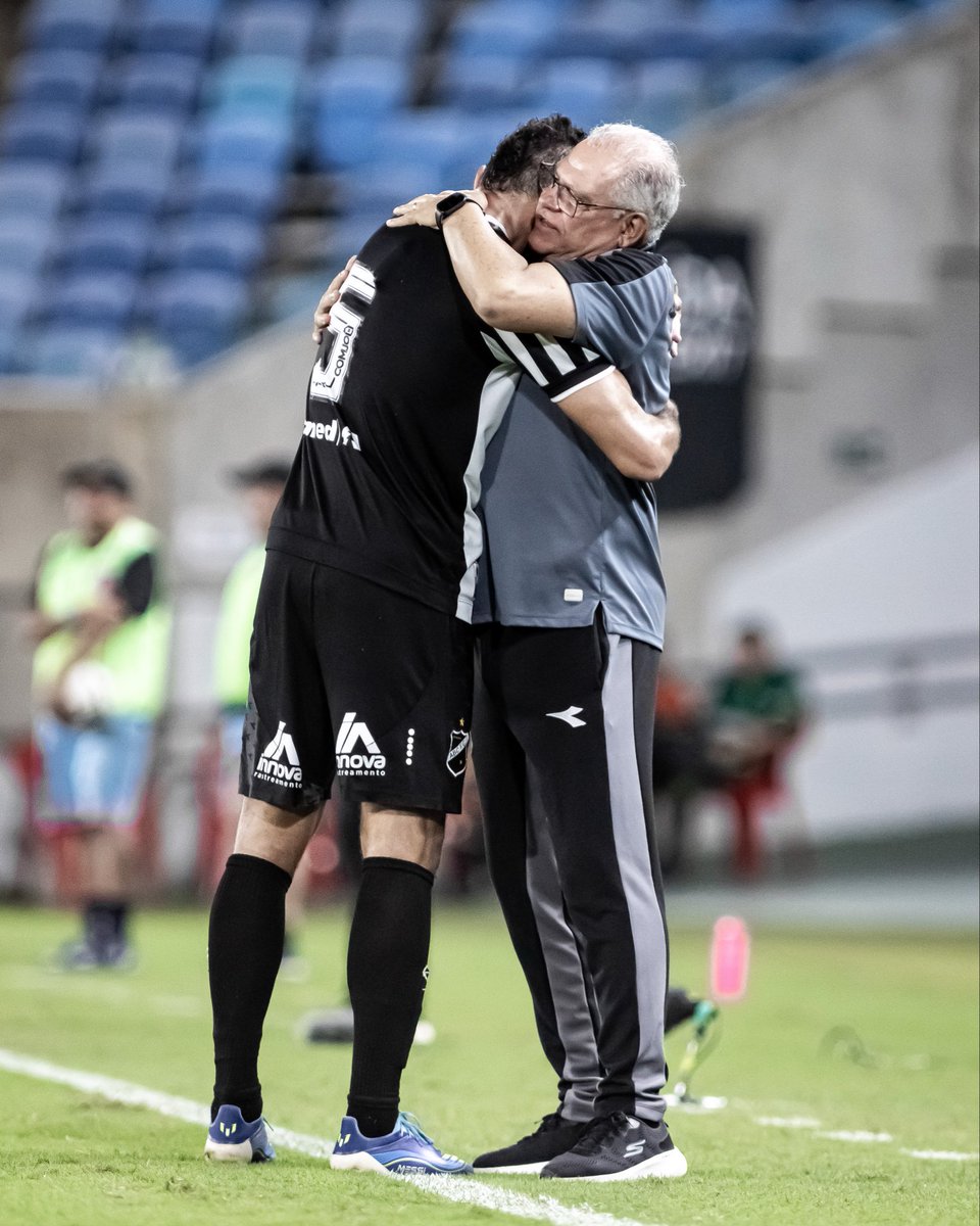 ABCFC's tweet photo. Fundamental na defesa e no ataque! 🤩

Mais um gol do nosso capitão! 👏🏼⚫️⚪️

#ABCFC https://t.co/HCOsDDYpj1