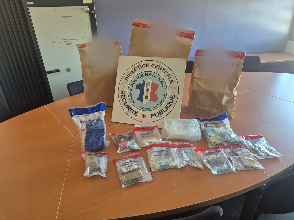 PoliceNat83's tweet photo. #ContreLesTrafics
Les policiers de  la CPN de  #SeyneSurMer ont interpellé un individu pour trafic de stupéfiants.
👉Saisie: 132 gr de cocaïne, 6,5 kg de résine de cannabis etc..
⚖️Jugé le 24 juin 2026 , placé en détention provisoire à la demande du parquet. https://t.co/zbaBPCGPDR