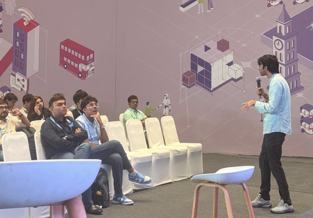 bolna_dev's tweet photo. Meanwhile, Sarvagya took Bolna to Mumbai Tech Week and gave the first ever live demo of our upcoming agent builder to a room full of voice AI builders.

[2/2] https://t.co/xhBX8bCH1M