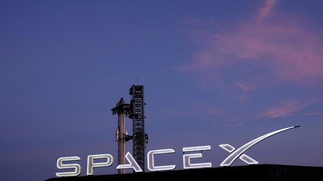 hblas2's tweet photo. We're finally in the month when SpaceX $SPCX goes public 🚀 https://t.co/dOGf0dnrNs https://t.co/AooA78lI9H