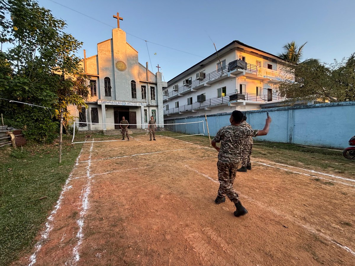 48bnCrpf's tweet photo. Every game is a lesson in teamwork. Evening games at 48 Bn CRPF fostered coordination, sportsmanship and mutual trust, strengthening the spirit that drives collective success. #48BnCRPF #CRPF #EveningGames #TeamSpirit #ForceWellbeing 🇮🇳 https://t.co/AVuEocUBu1