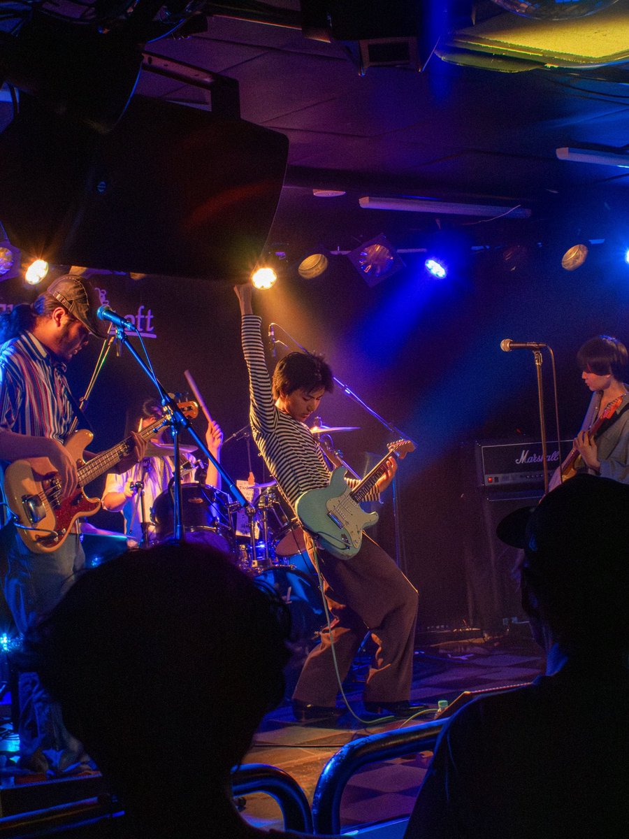 SEVENS_ET's tweet photo. .
.
"「Encounters vol.1」 LIVE PHOTOS①"

2026.5.20(Wed)
下北沢Flowers Loft

OLDMAN
@_oldman_band 

SETLIST
01. Blues Session
02. 旅路
03. ふるさと
04. 僕になりたい
05. 地平線
06. フィーリング
07. 小さな欲望
08. 消費社会の労働歌
09. 海猫サーフ https://t.co/hncZXYCIlQ