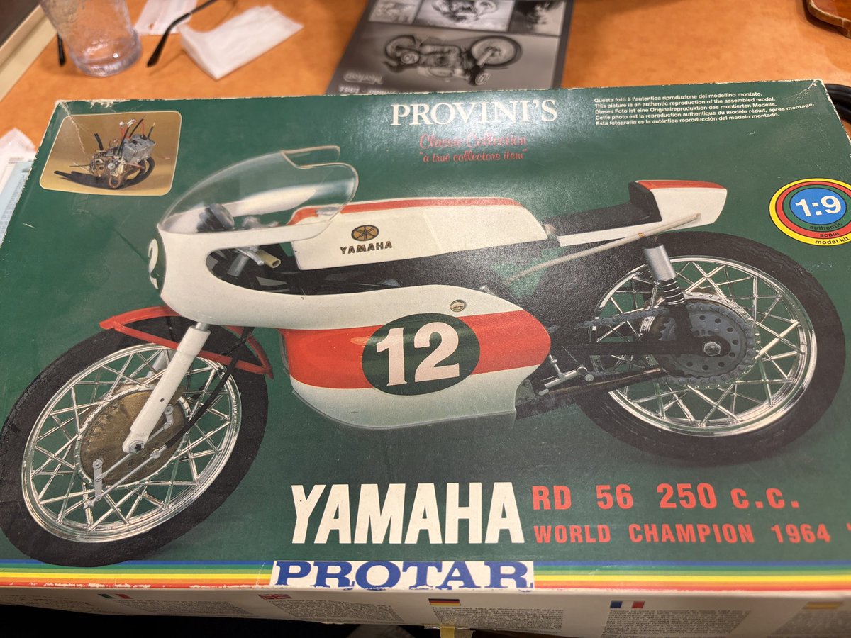 take_gyonou's tweet photo. 今日は、整備兵さんとプロターミーティング。
組めんのかな、これ。
言わずもがな、静岡ホビーショーの影響があったとか無かったとか...。
#プロター
#イタレリ 
#ITALERI
#PROTAR https://t.co/RDnuYXN1JS