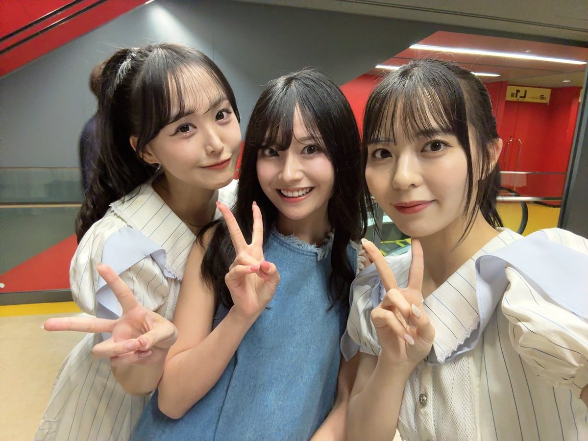 HNK_official's tweet photo. 一期も会えたにょ〜ん🩵
10年目も頑張れ🤍
#stu48 #stu48_9周年 https://t.co/cvTevGdgwq