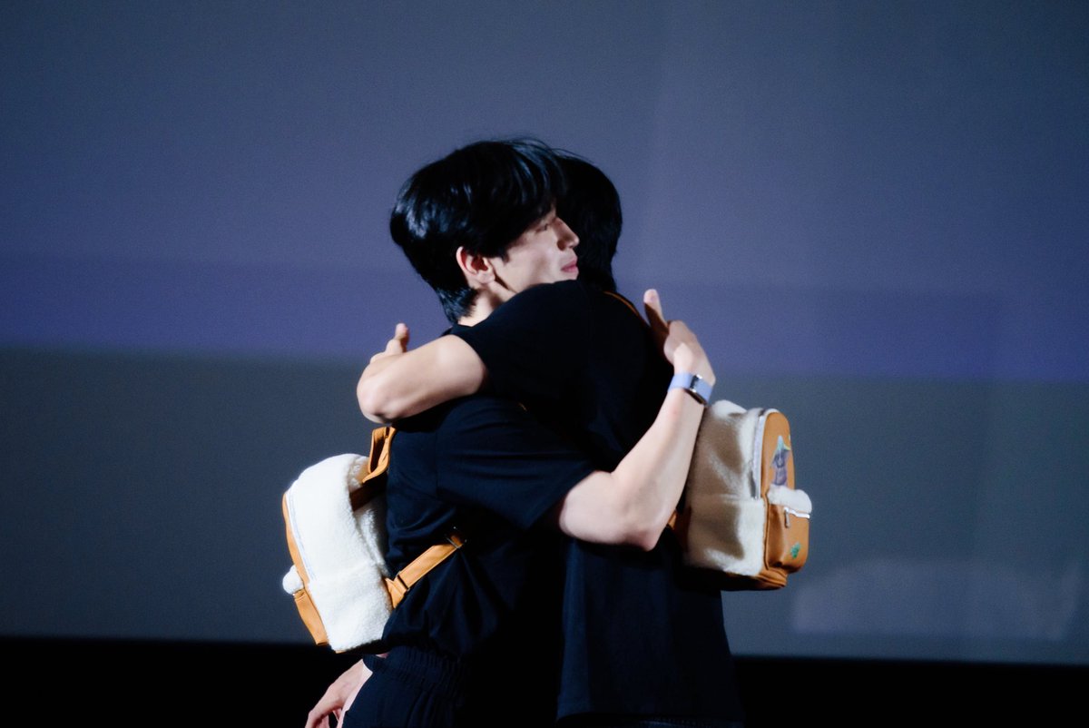 RatchanJ's tweet photo. เถียงกันครึ่งชั่วโมง เล่นเกมส์ 59 วินาที 

TAYNEWSAN X MANDALORIAN
#SFxTayNewPolcasan
#เตนิว https://t.co/5rkdi97Fgv