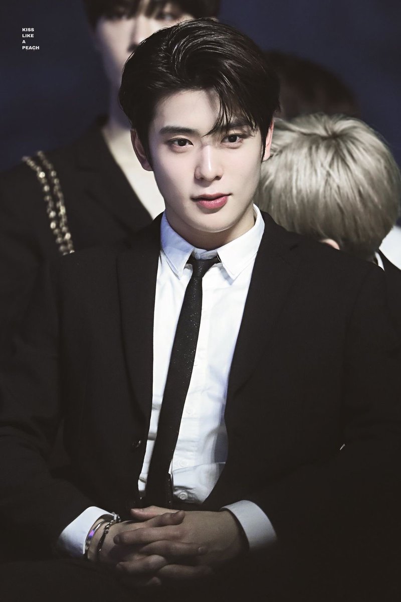 hansomeismine's tweet photo. #Follow + #RT 이벤트

제가 사실 원래 재현오라버니의 모노콘을 가려고 햇는데 사정상 못 가게 되어 스바시발
 
팔 모을 겸 기부할게요 공짜 양도합니다

당발: 6/3 디엠 드릴게요 https://t.co/ty8a0DshuF