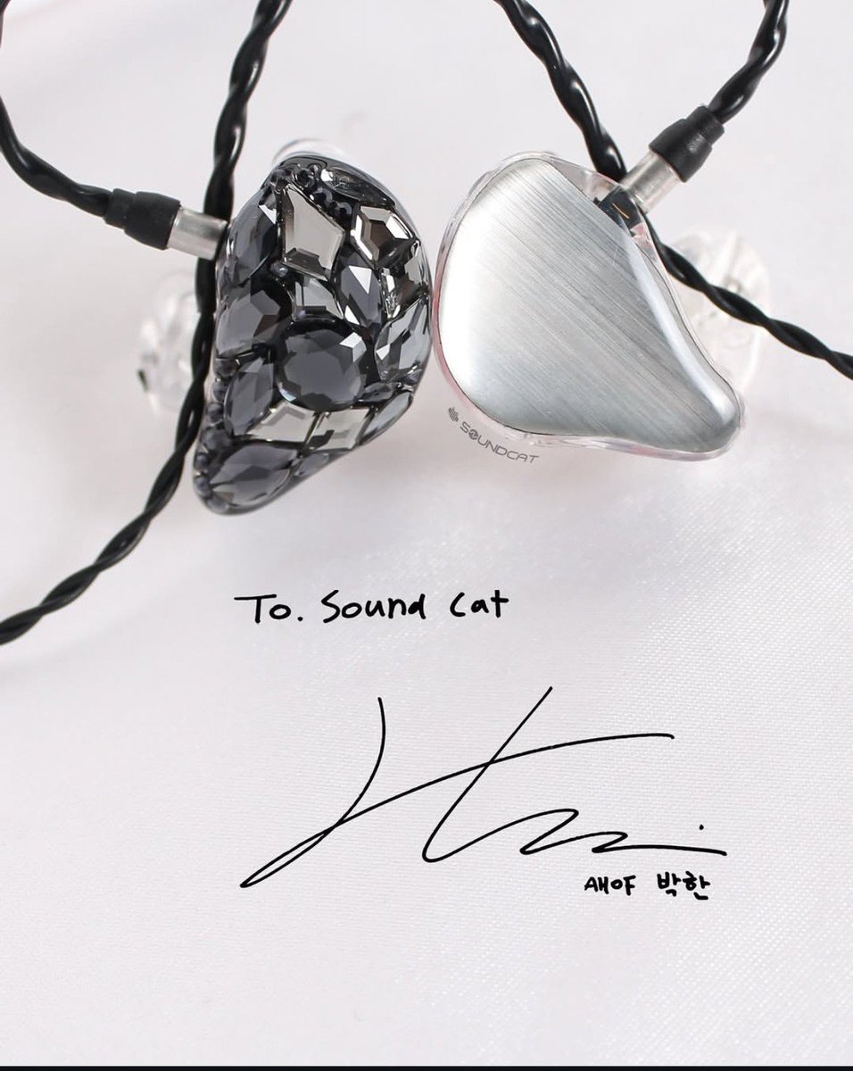 hanvensource's tweet photo. Steven and Han's ciem side by side together! Both look so cool and very hanven coded! 👌🏻

#SIRENZ #사이렌즈 #HANVEN #한븐 #STEVEN #스티븐 #HAN #박한 https://t.co/niAtmvfVOY