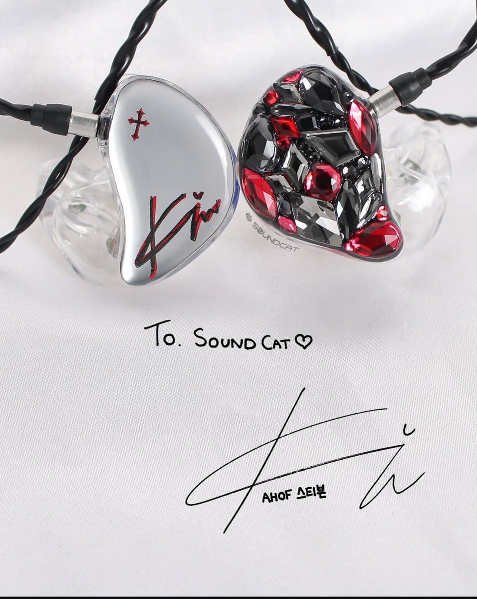 hanvensource's tweet photo. Steven and Han's ciem side by side together! Both look so cool and very hanven coded! 👌🏻

#SIRENZ #사이렌즈 #HANVEN #한븐 #STEVEN #스티븐 #HAN #박한 https://t.co/niAtmvfVOY